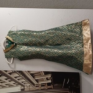 Elegant Green and Gold Sleeveless Dress